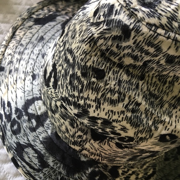 Hat - Picture 5 of 6